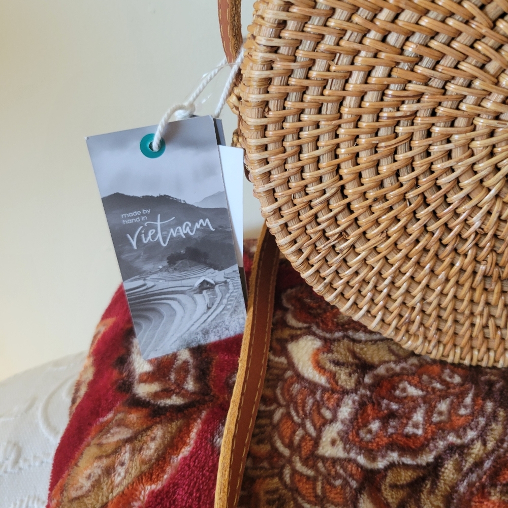 Round Woven Rattan Bag - Picture 2 of 4